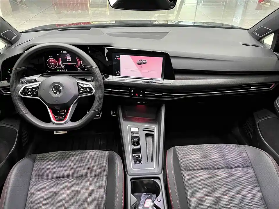 Volkswagen Golf GTI