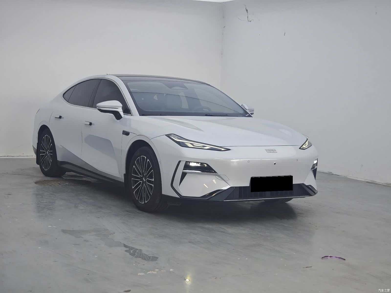 Geely E8, 2025 3