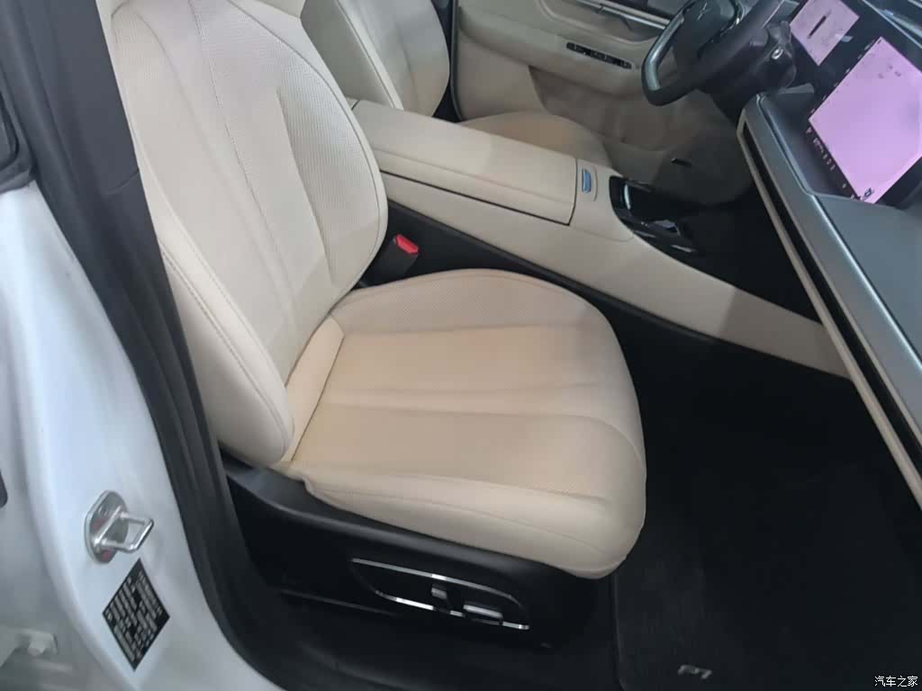 Xpeng P7, 2021 25