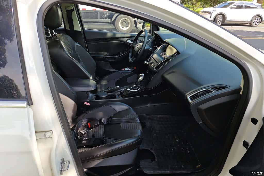 Ford Focus, 2016 8