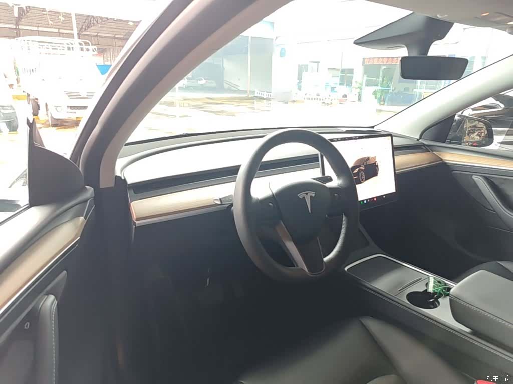 Tesla Model Y, 2021 10