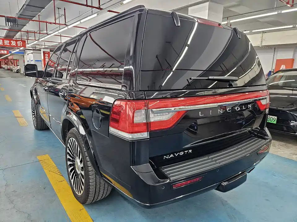 Lincoln Navigator