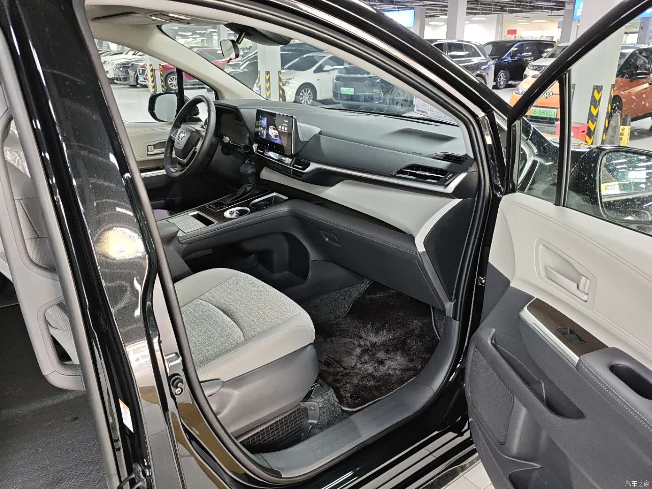 Toyota Sienna, 2026 9