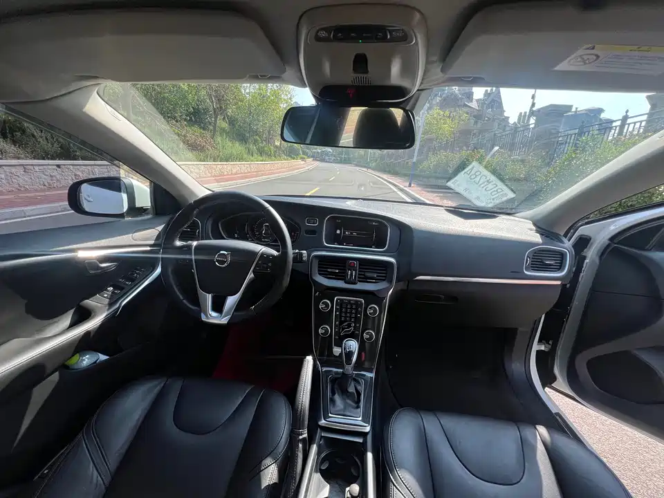 Volvo V40