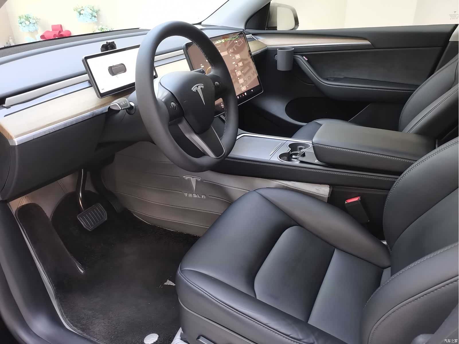 Tesla Model Y, 2023 7