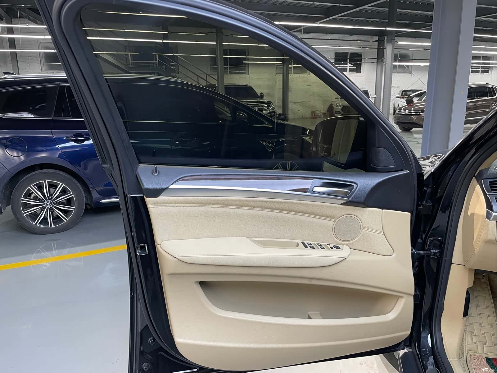 BMW X6, 2011 11