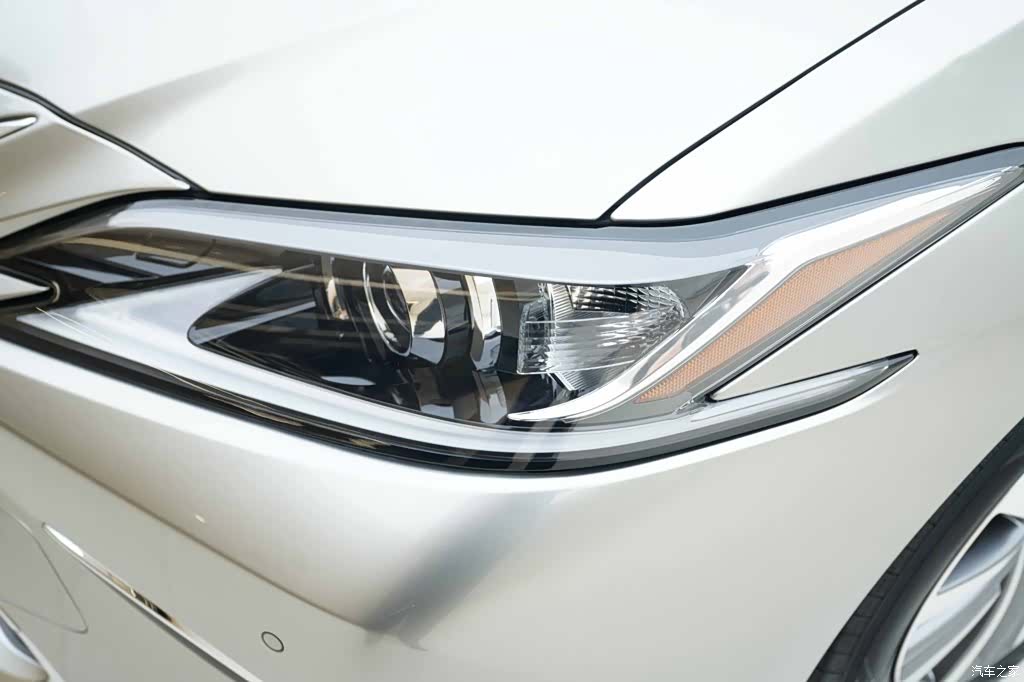 Lexus ES, 2019 15