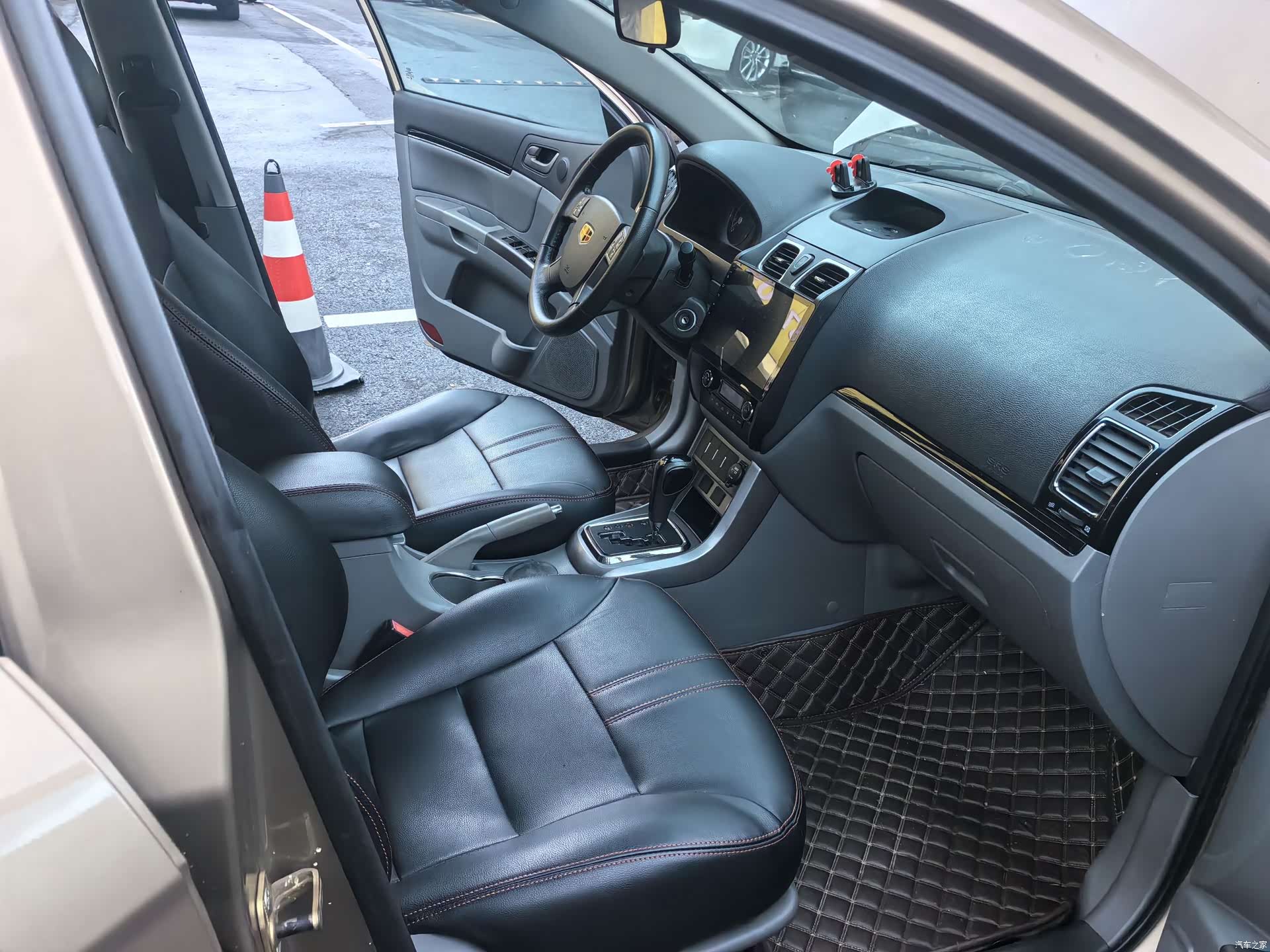 Geely Emgrand, 2012 8