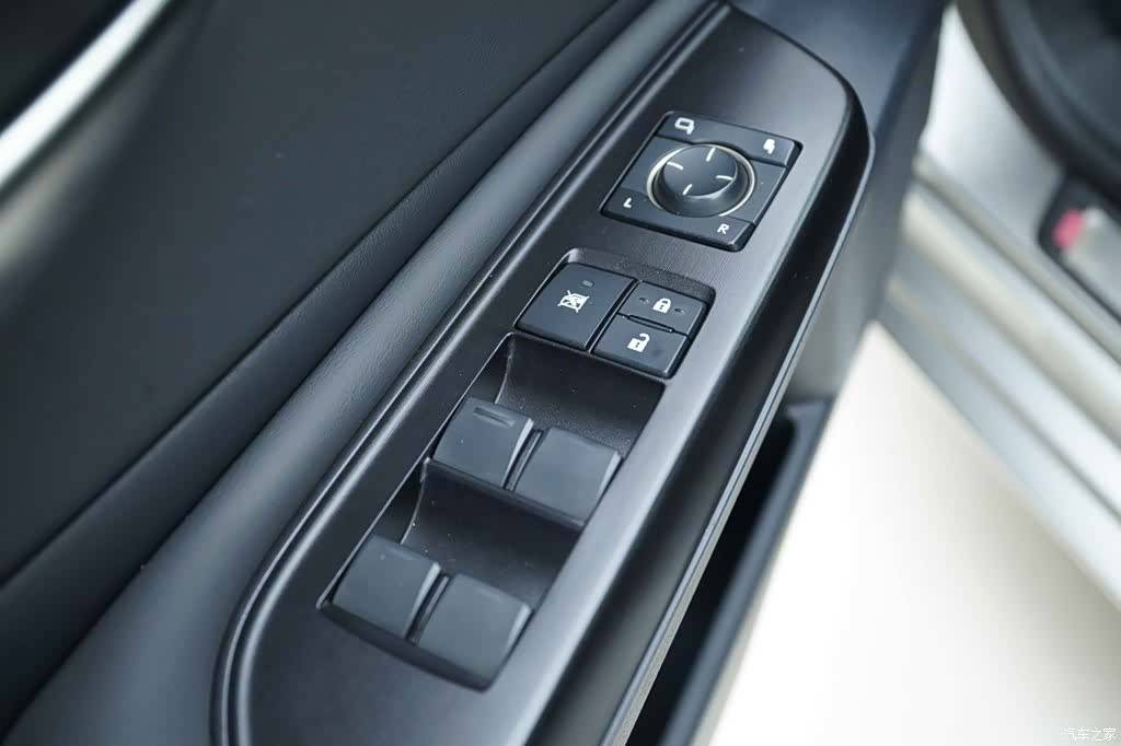 Lexus ES, 2019 11