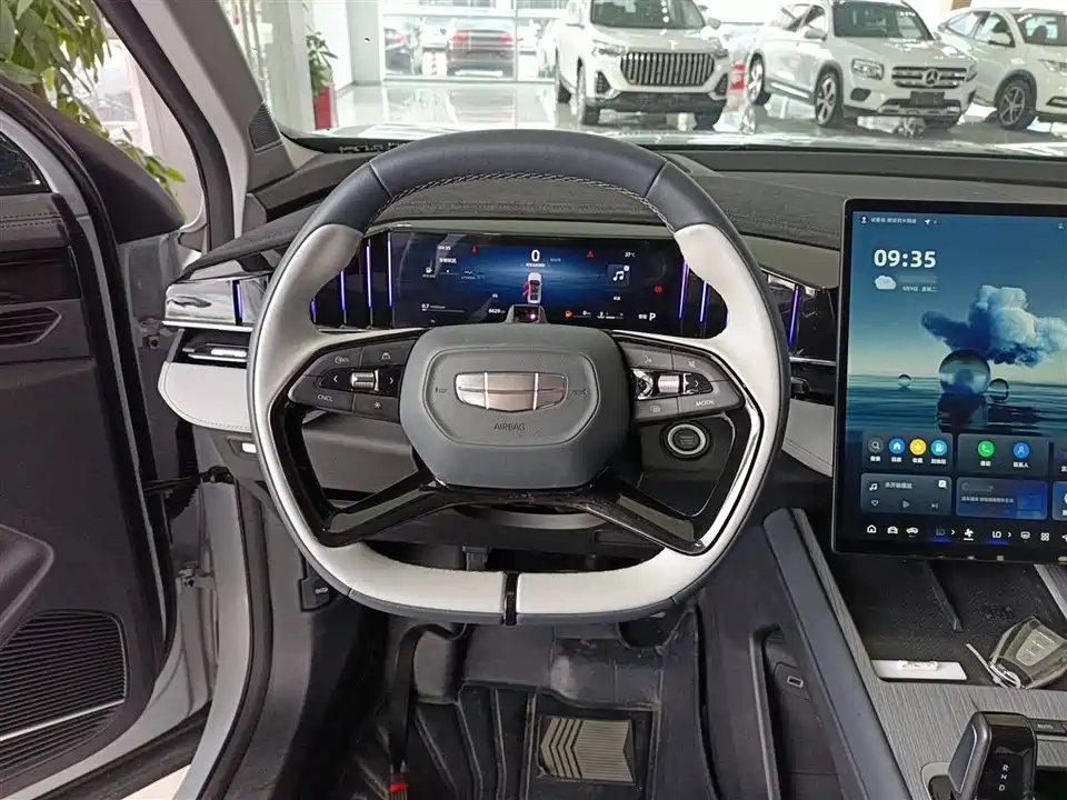 Geely Atlas L