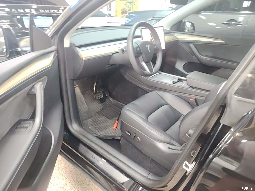 Tesla Model Y, 2023 16