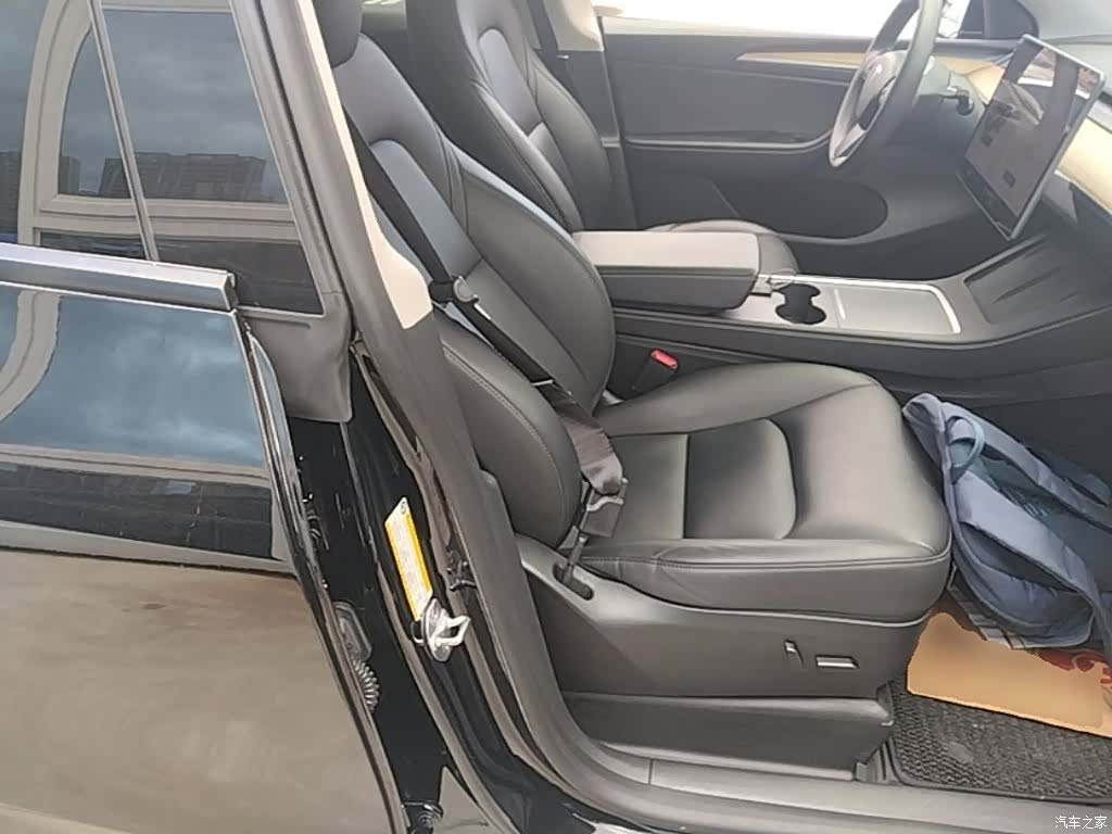 Tesla Model Y, 2023 25