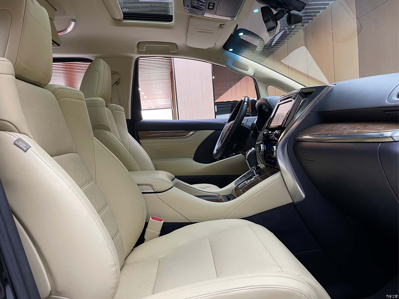 Toyota Alphard, 2018 15