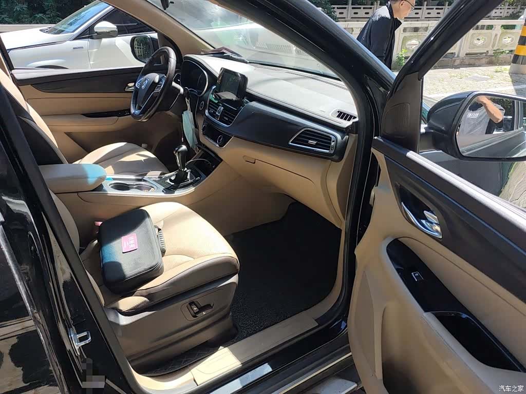 Wuling 730, 2017 22