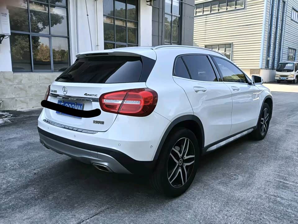 Mercedes-Benz GLA