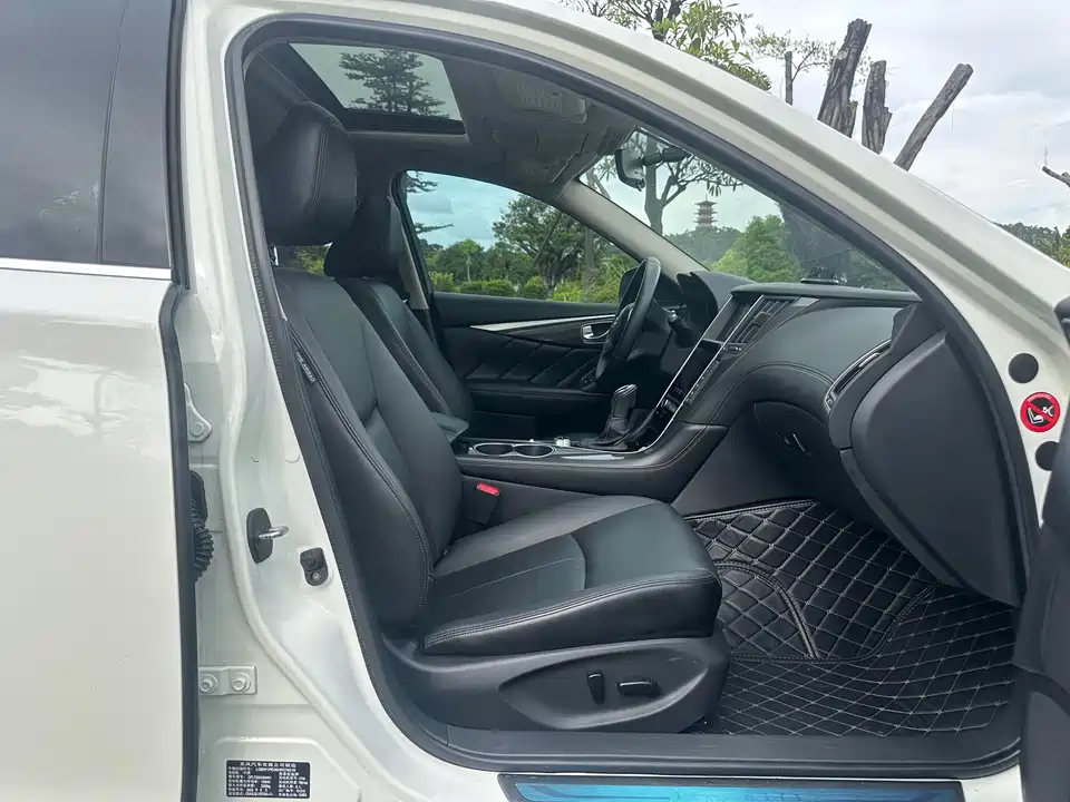 Infiniti Q50L