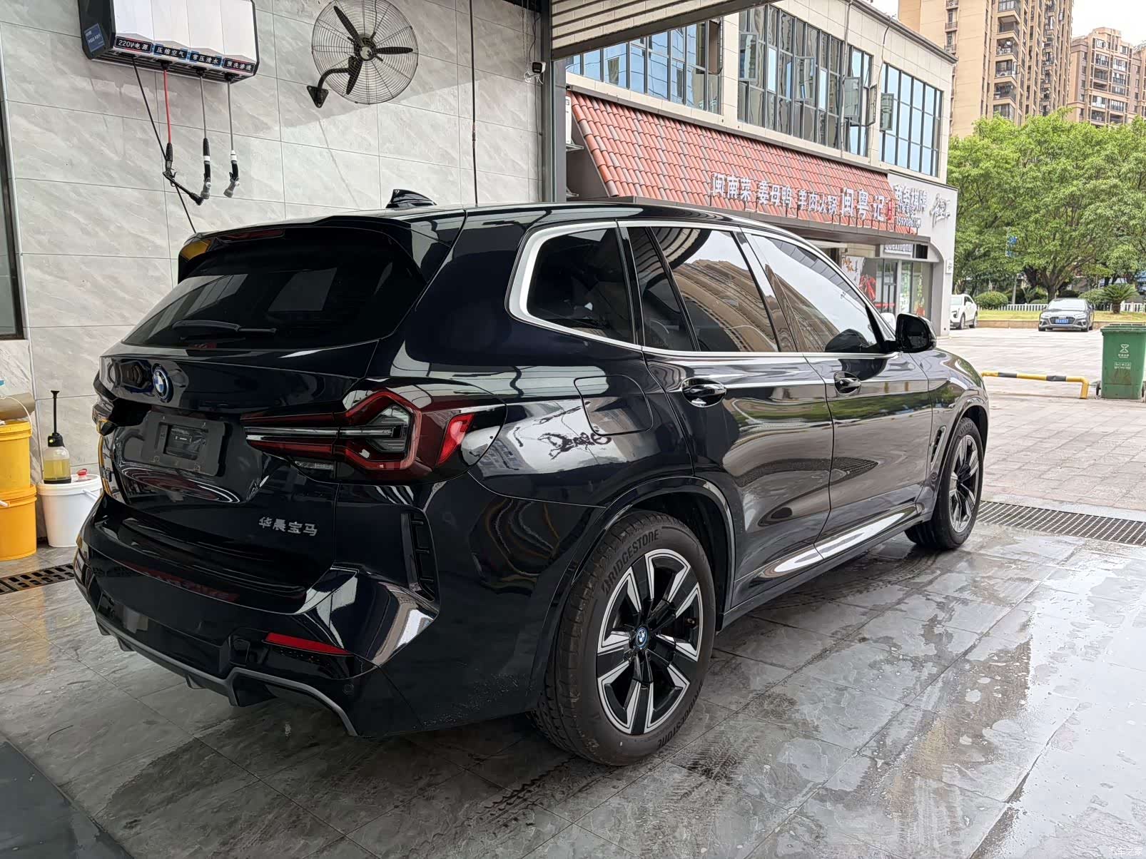 BMW iX3, 2024 4