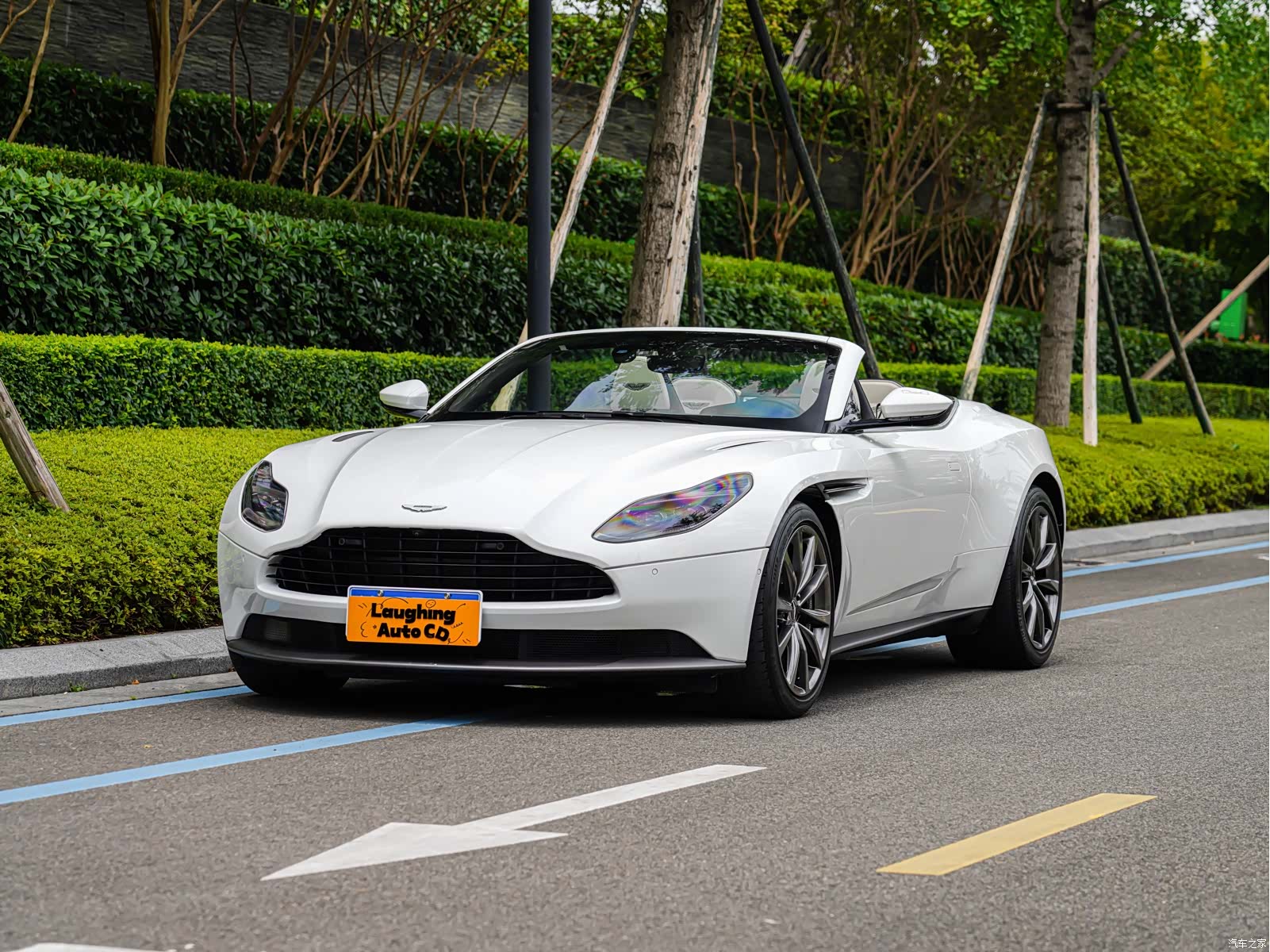 Aston Martin DB11