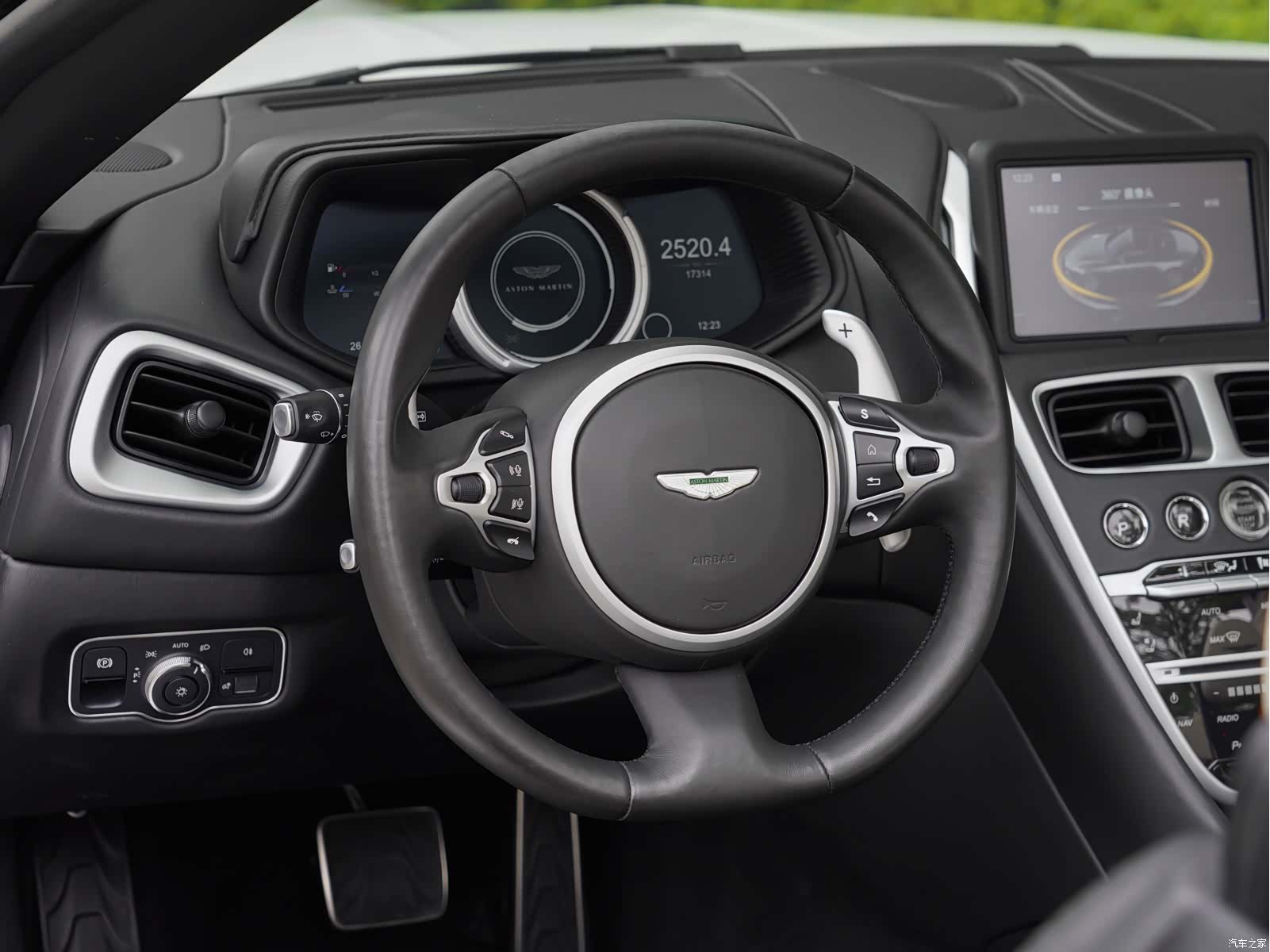 Aston Martin DB11, 2020 14
