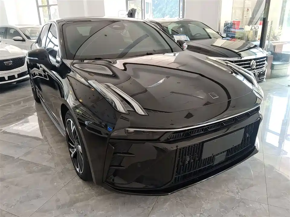 Lynk & Co 03