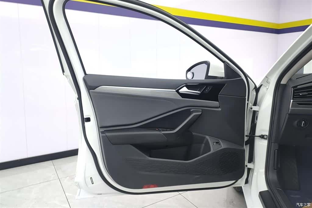Volkswagen Sagitar, 2020 7