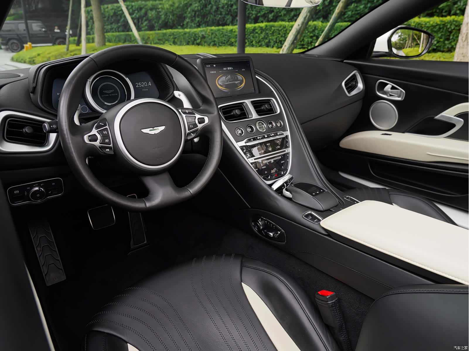 Aston Martin DB11, 2020 10