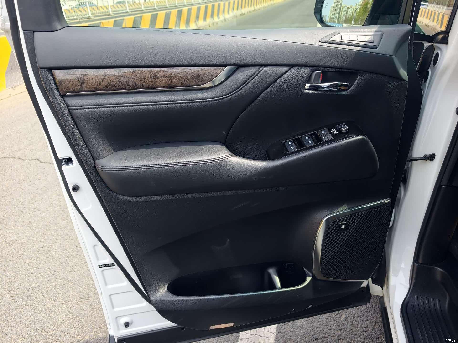 Toyota Alphard, 2021 8