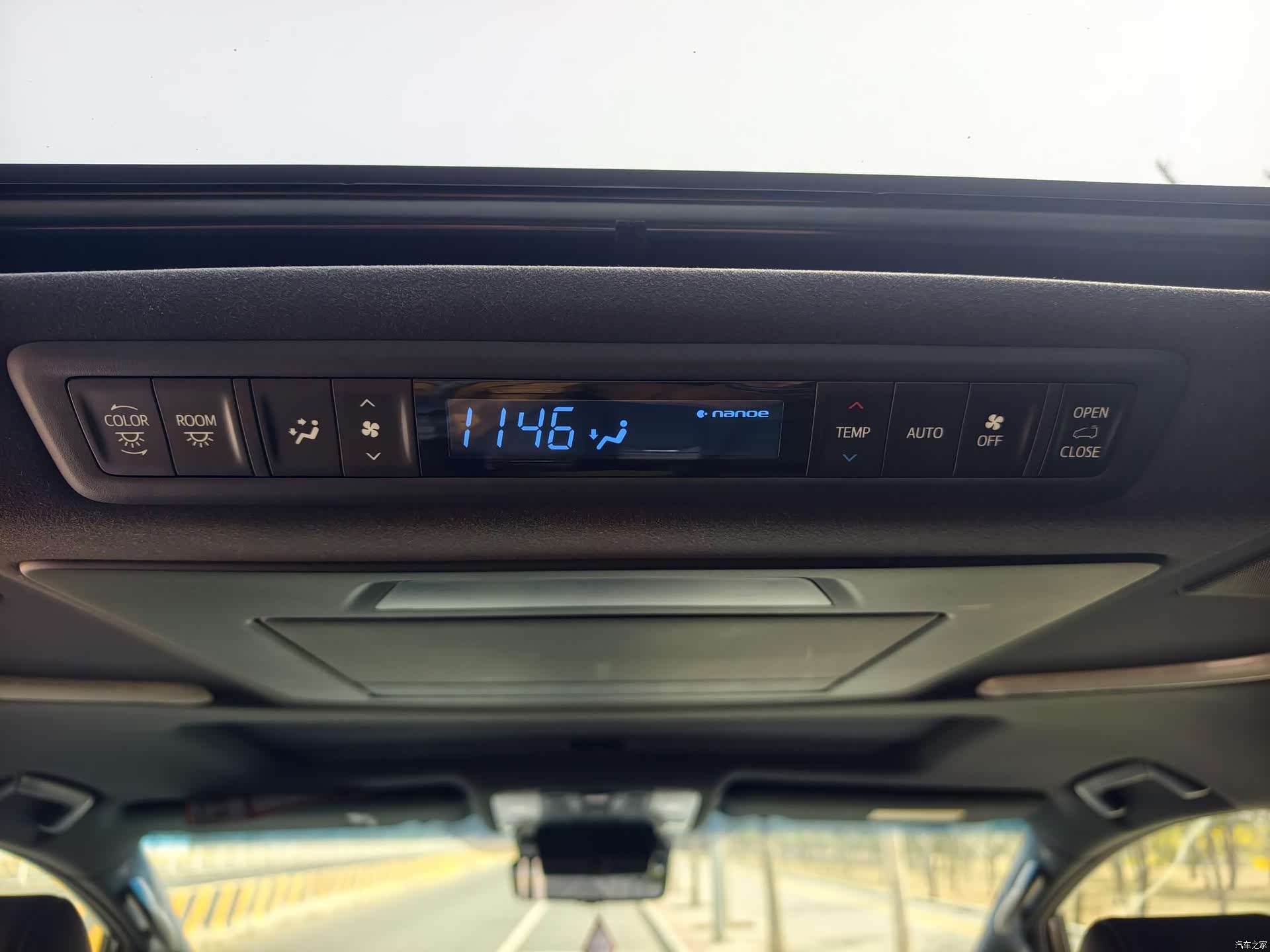 Toyota Alphard, 2021 21