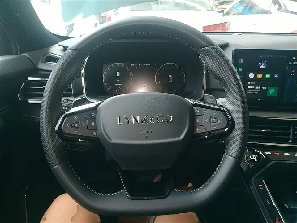 Lynk & Co 06 Lynk & Co 06