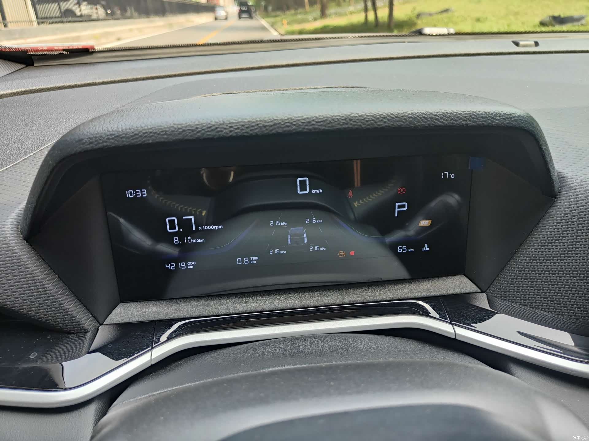 Geely Coolray, 2025 12