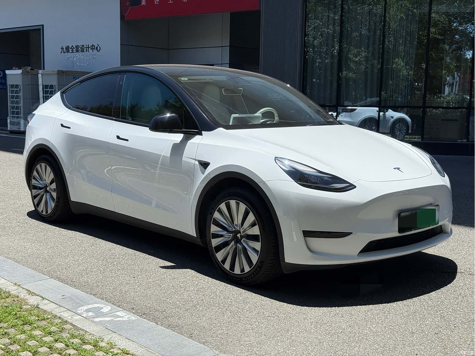 Tesla Model Y, 2022 3