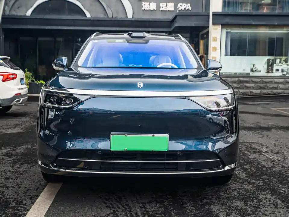 AITO Ask the world M8