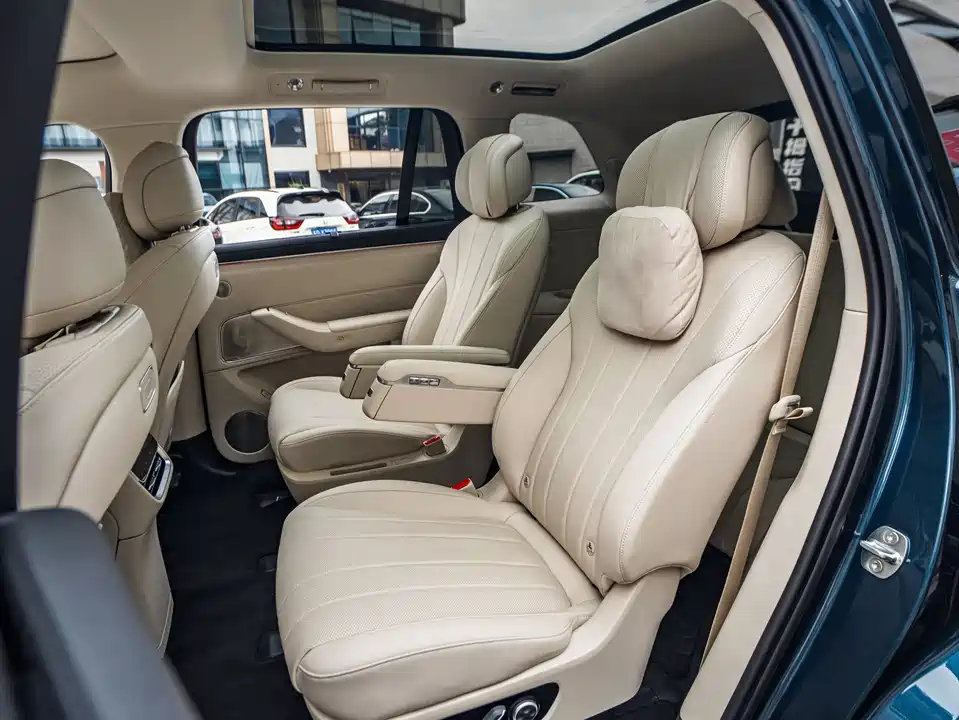 AITO Ask the world M8