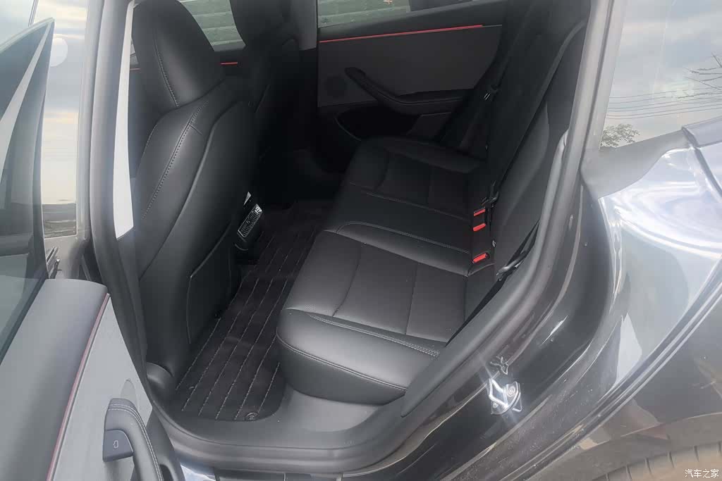 Tesla Model 3, 2026 11