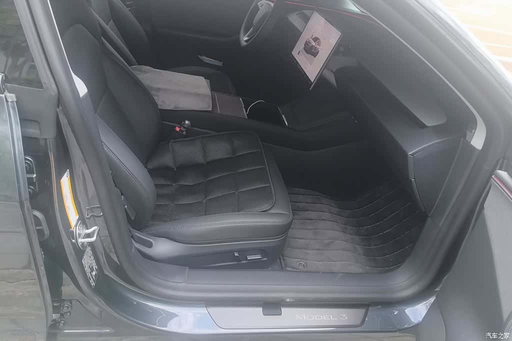 Tesla Model 3, 2026 8