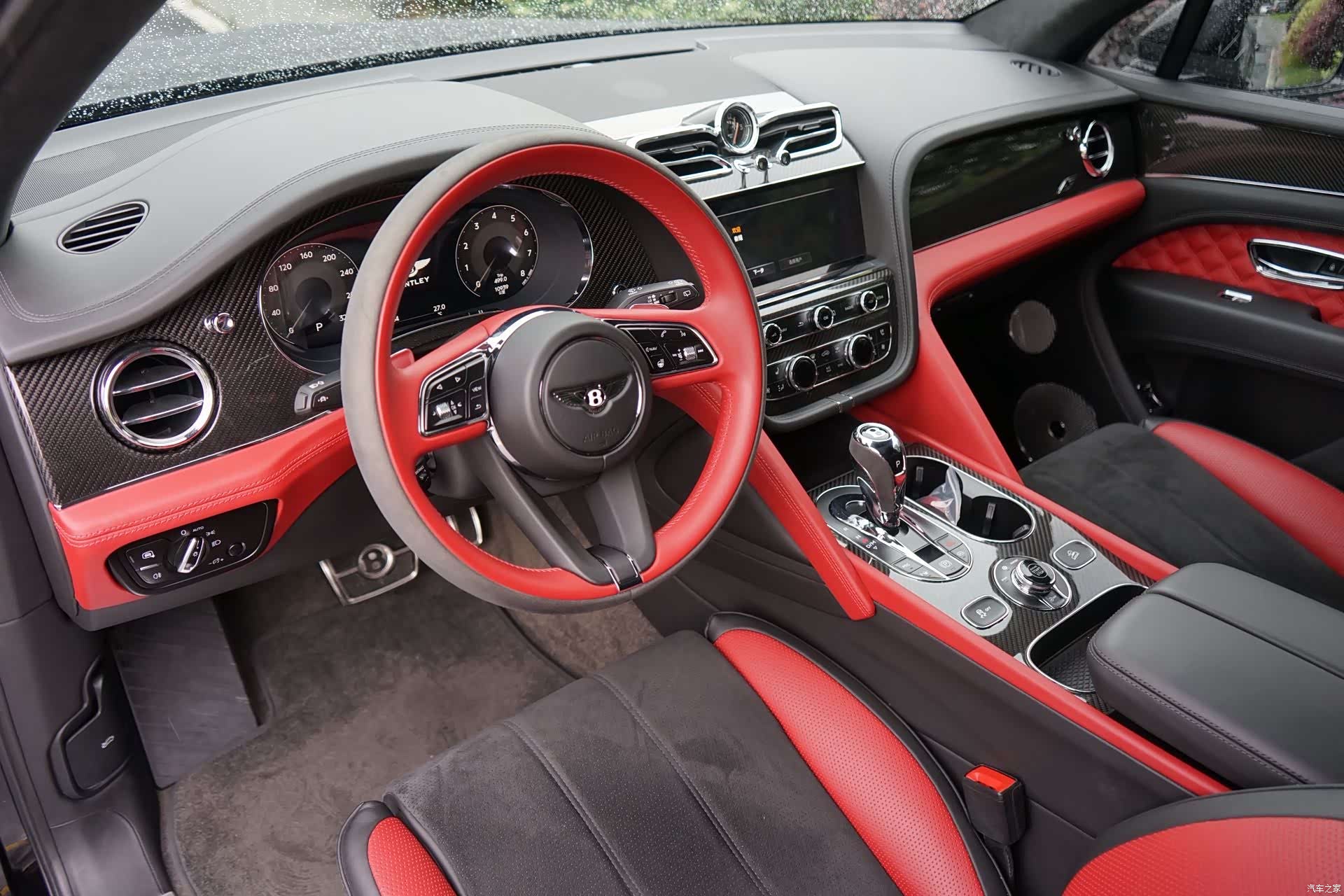 Bentley Bentayga, 2023 все фото