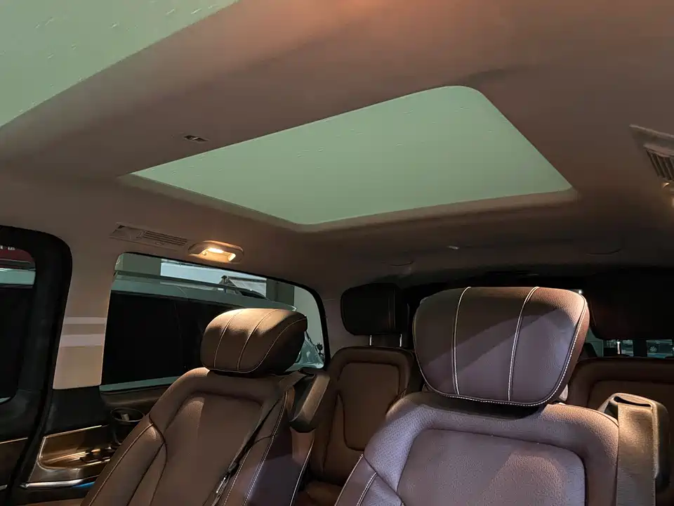 Mercedes-Benz V-class