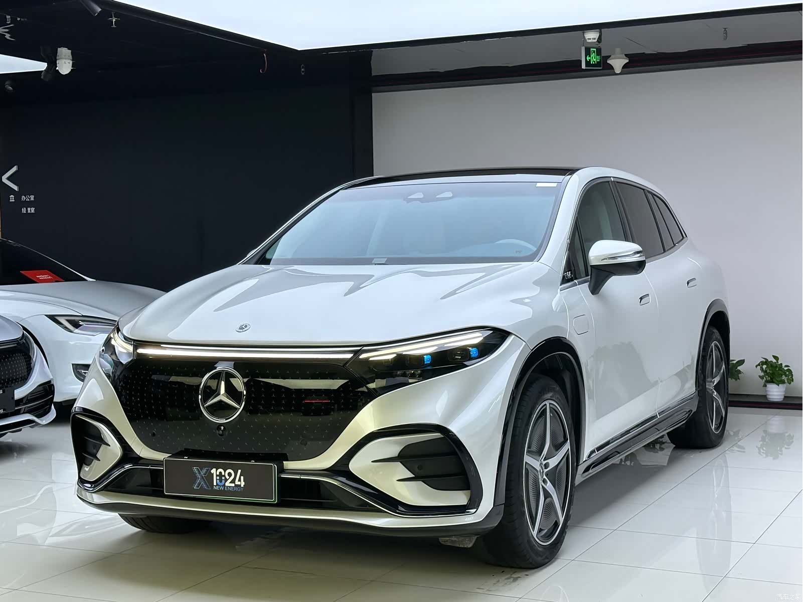 Mercedes-Benz EQS, 2023 1