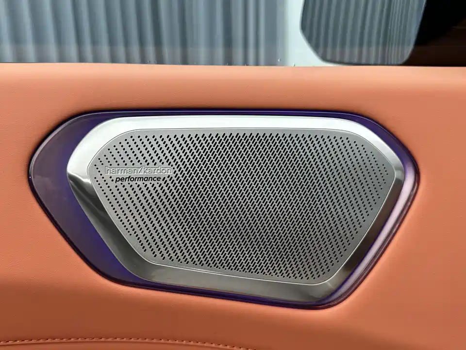 Lynk & Co 900
