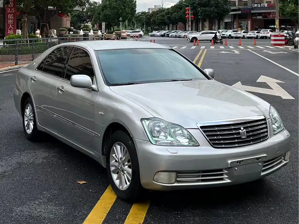 Toyota crown
