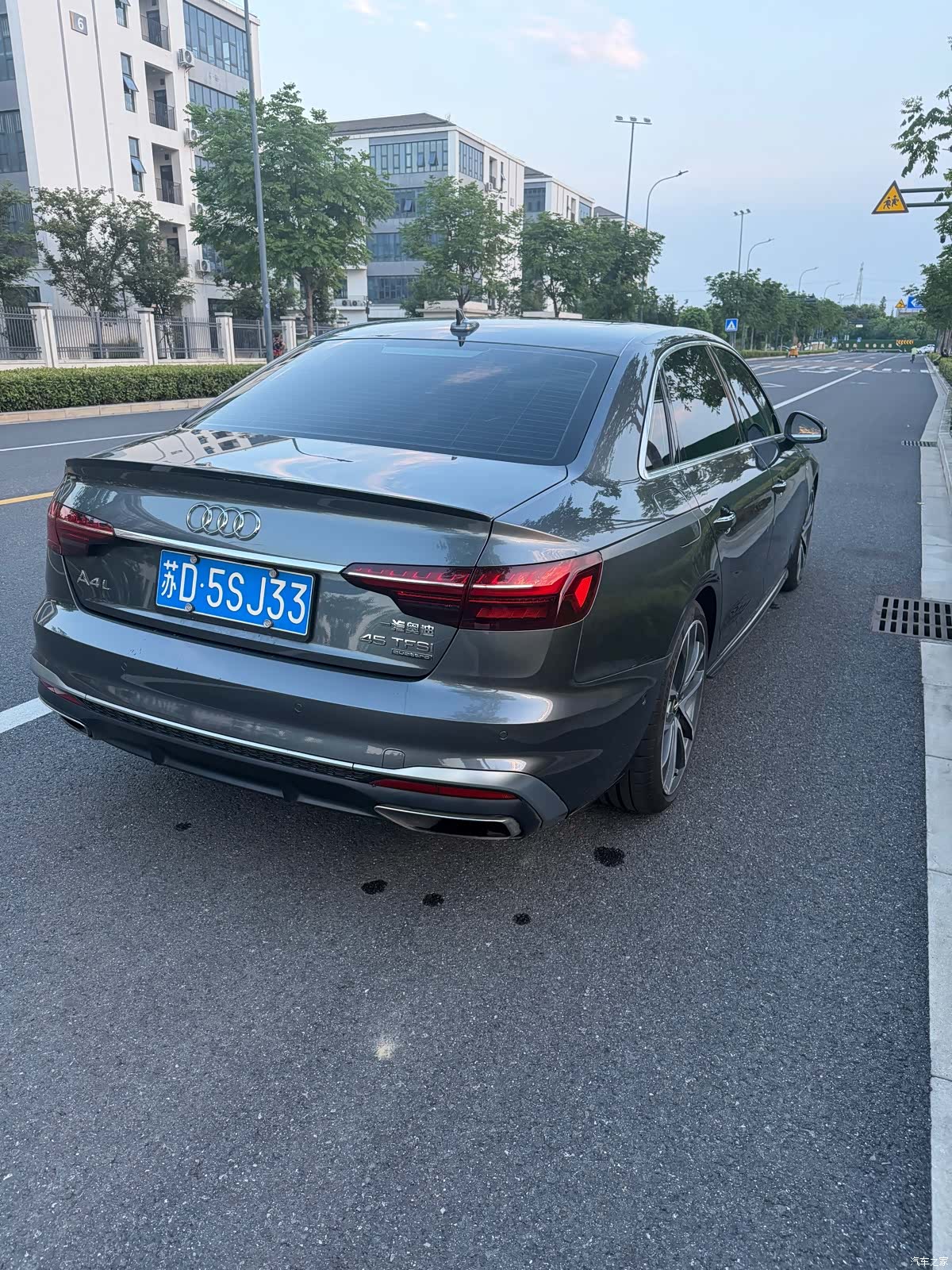 Audi A4L, 2020 все фото