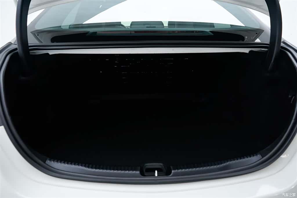 Mercedes-Benz C-Class, 2023 8