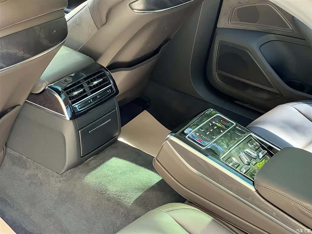 Audi A8L, 2020 13