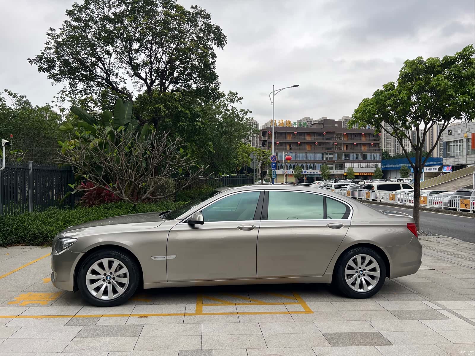 BMW 7 Series, 2011 4