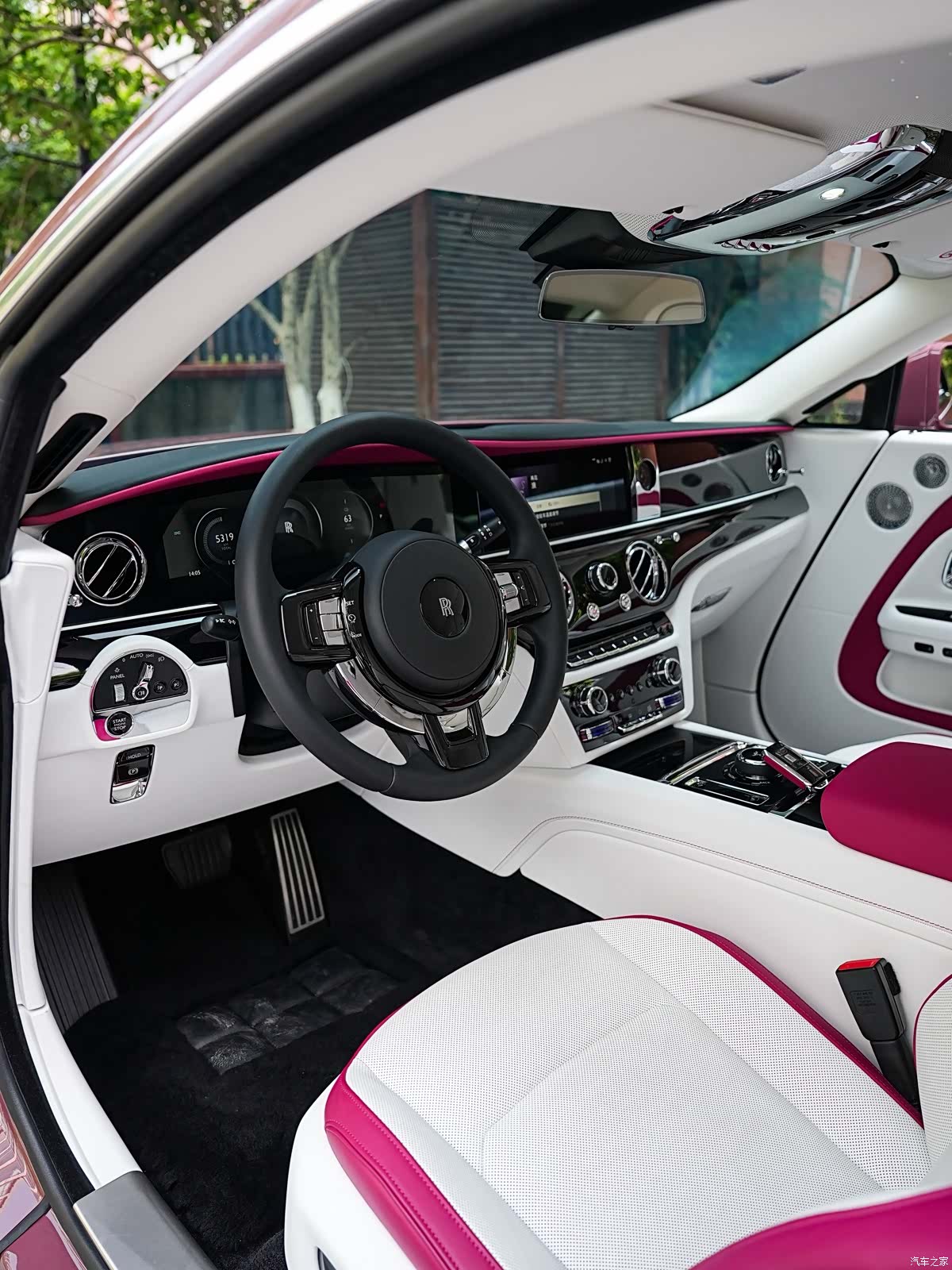 Rolls-Royce Spectre, 2025 9