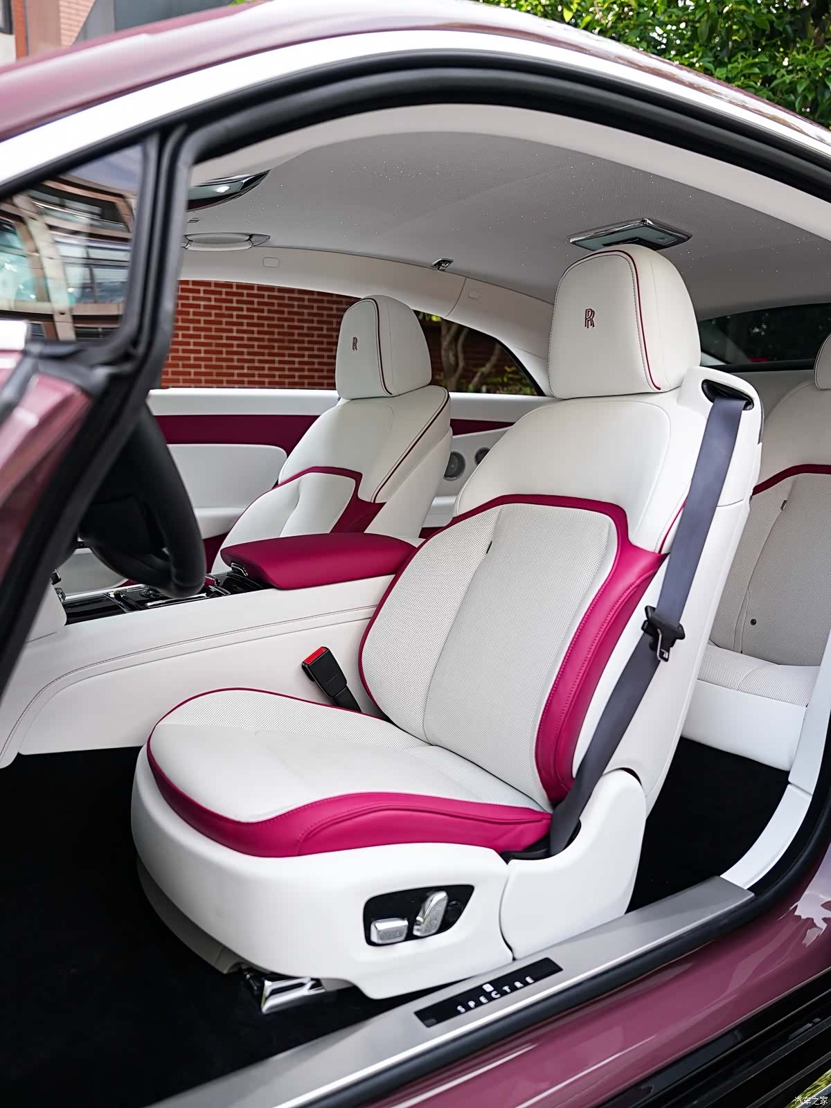 Rolls-Royce Spectre, 2025 12