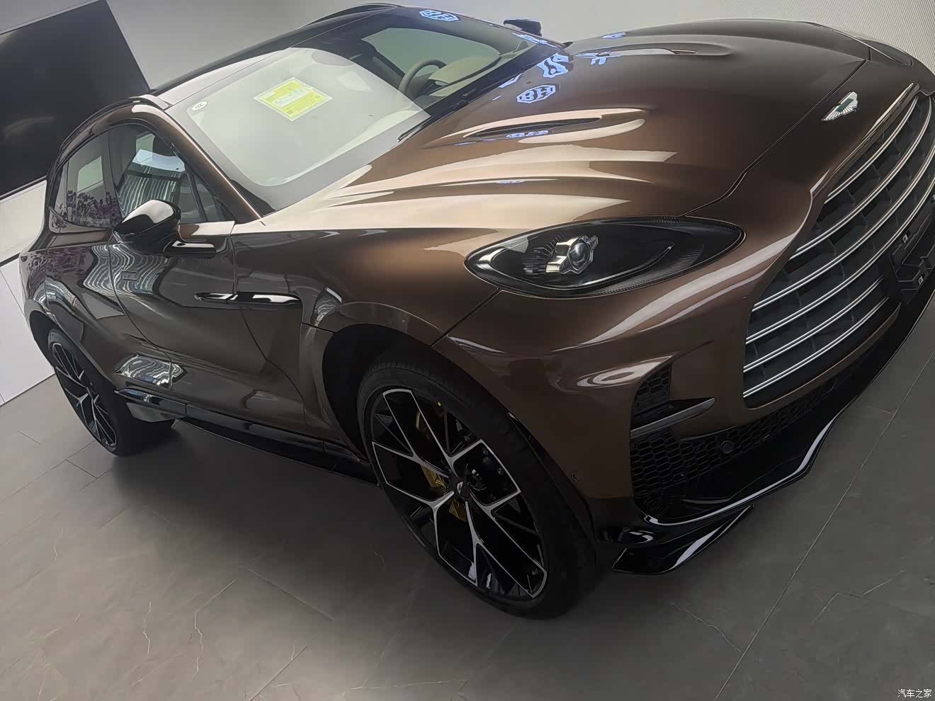 Aston Martin DBX, 2025 3