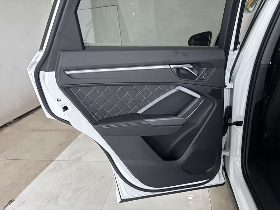 Audi Q3 2025, фото 20