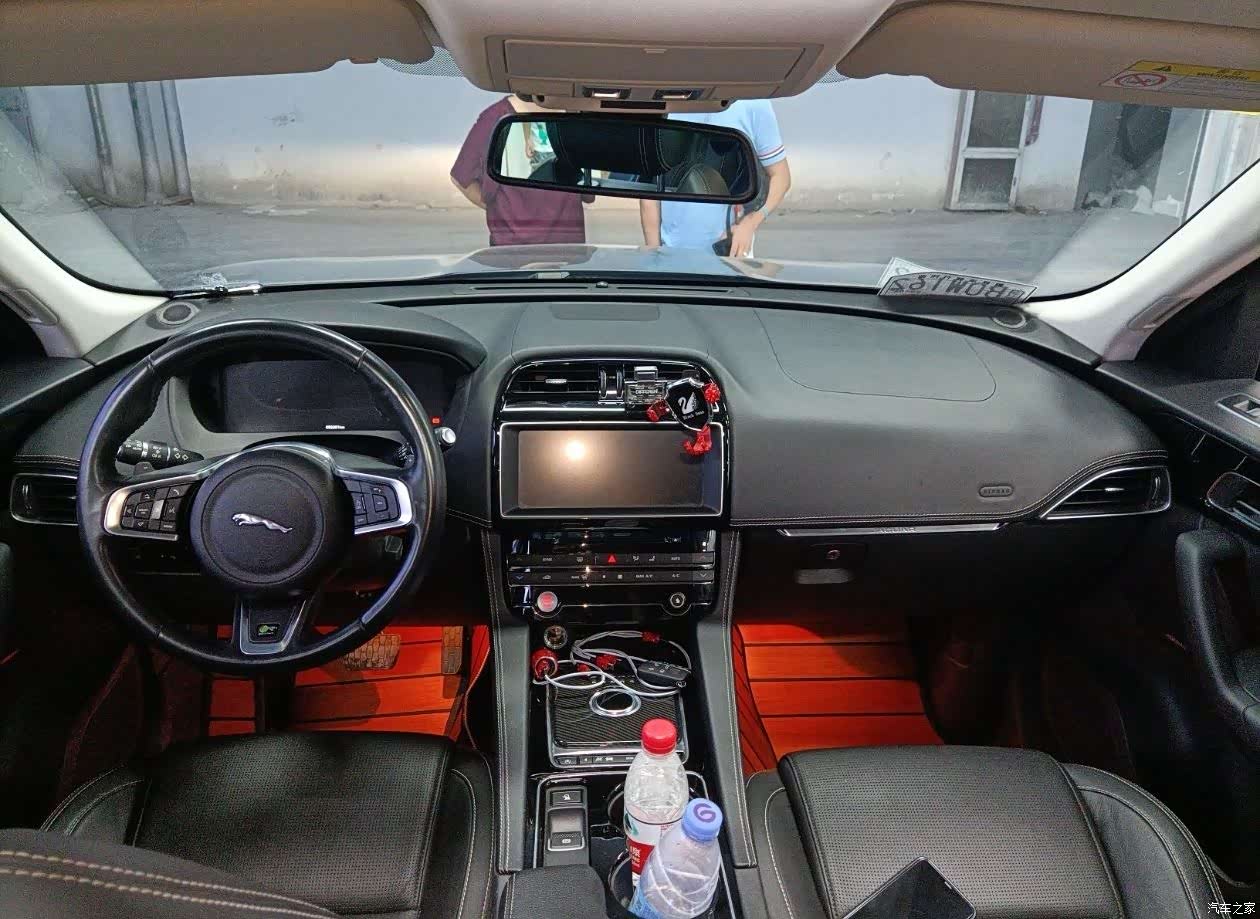Jaguar F-PACE, 2017 все фото