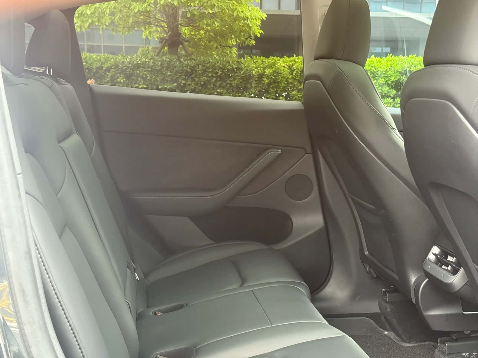 Tesla Model Y, 2024 19
